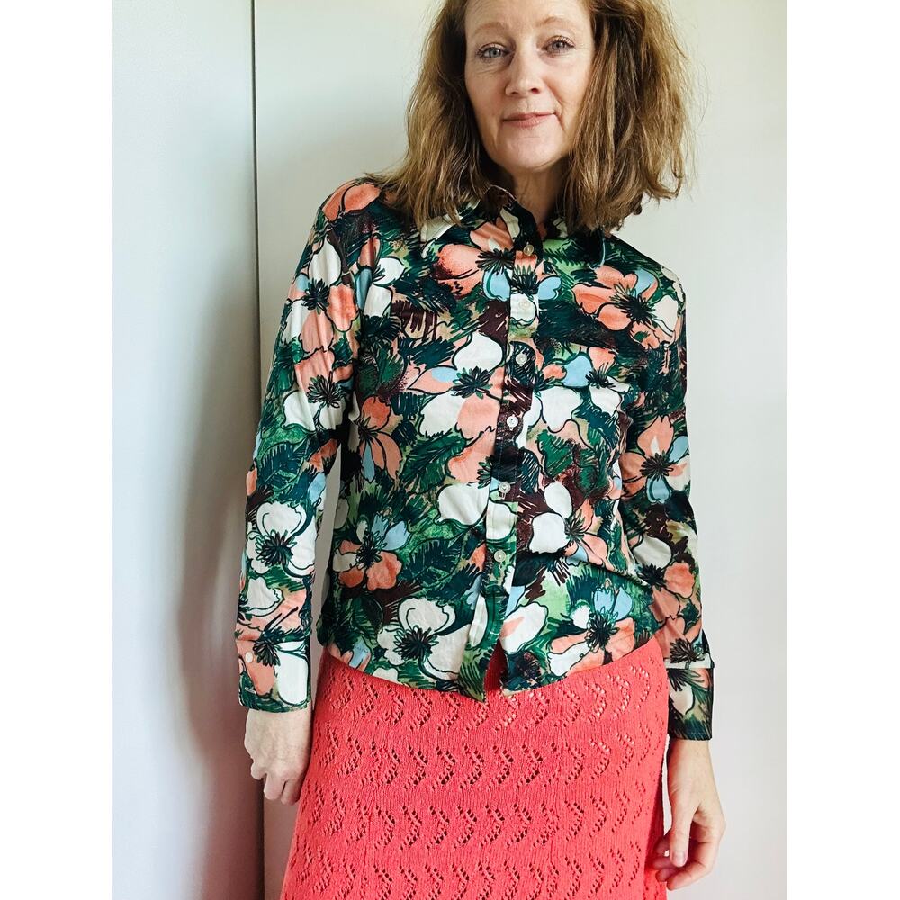 Vintage 70s Floral Print Button Up Blouse size S/M Fit Dagger Collar Statement